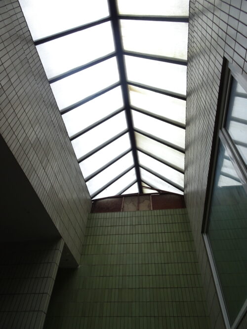 A roof skylight in the section of the former entrance zone to the swimming pool area