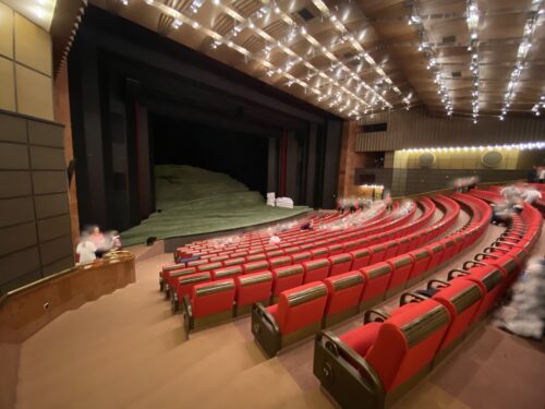 The drama hall, with a capacity of 577 seats, is one of the three largest theatre halls in Slovakia 