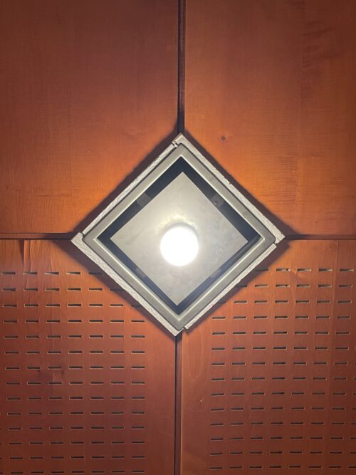 The Orange Room – the mutual visual context of ceiling lamp with the ceiling plates