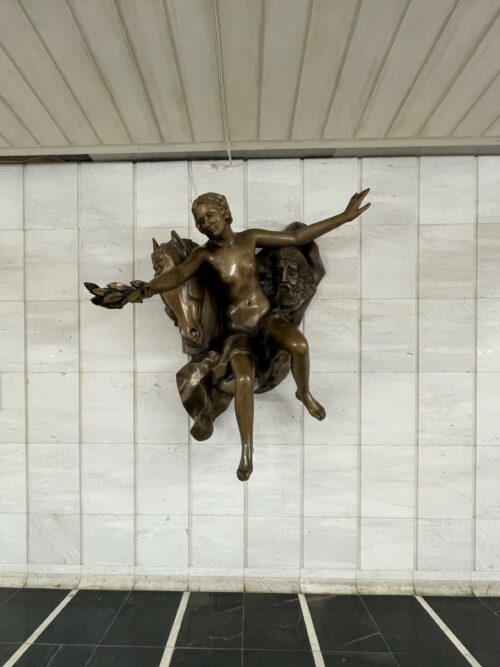 The marble tiled front wall of the entrance lobby is decorated by the sculpture of "Thalia" by Tibor Bártfay