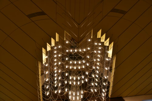 Interiéry Domu obradu dotvárajú umelecky ponímané svetelné objekty