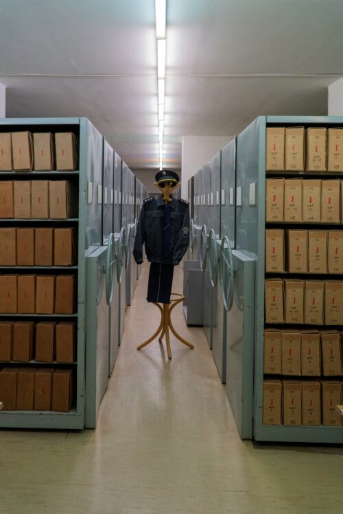 A behind-the-scenes view of the building – an archive room equipped with movable shelves on guide rails